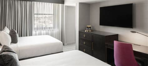 Boutique Hotel Rooms in Moline Illinois | Axis Hotel - Hilton