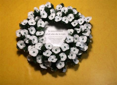 Bath Quakers prepare white poppy wreath for Victoria Park Remembrance ...