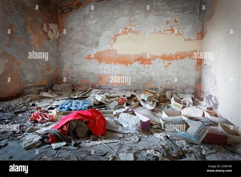 Decaying garbage hi-res stock photography and images - Alamy