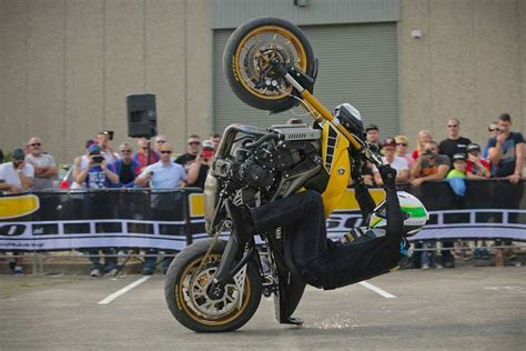 Amazing motorcycle stunts🔥 | Motorcycle, Stunts, Moped