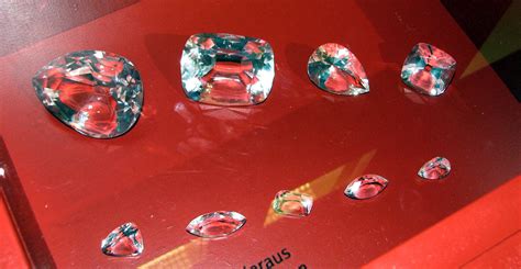 File:Cullinan Diamond and some of its cuts - copy.jpg - Wikipedia