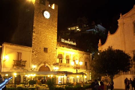 Piazza IX Aprile, Taormina. | Taormina. Night view Cafe Wund… | Flickr