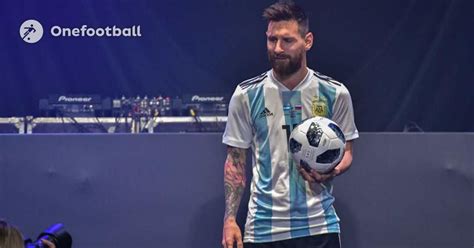 Balón oficial de el mundial ⚽ y copa de el mundo lo mas hermoso de la vida :3 | Balones, Messi ...