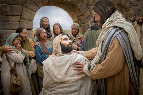 Jesus Performs Healing Miracles | Mormon Channel