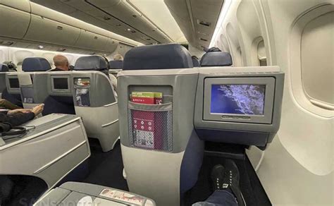 Delta 767-300 first class review: old seats, bad food, friendly service ...