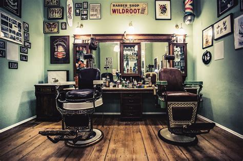 Barbas pobladas, peinados retro y corte a navaja: Vuelve el fenómeno de las Barber Shops