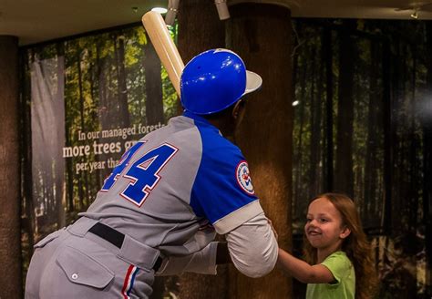 Braves Evoke Memories of Hank Aaron Home Run