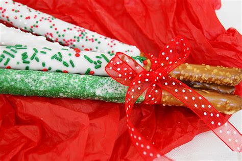 Christmas White Chocolate-Dipped Pretzel Rods | The Kitchen is My Playground