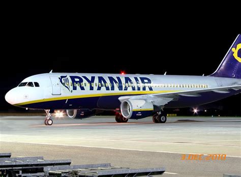 Ryanair Airbus A320 Combo Aviation Design - Modified Airliner Photos | Ryanair, Aviation ...