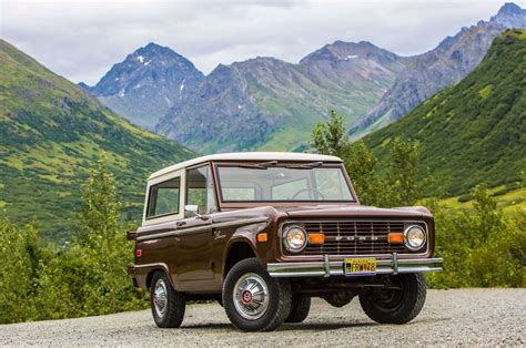 1966 Ford Bronco front right 24x36 inch poster - Art Posters