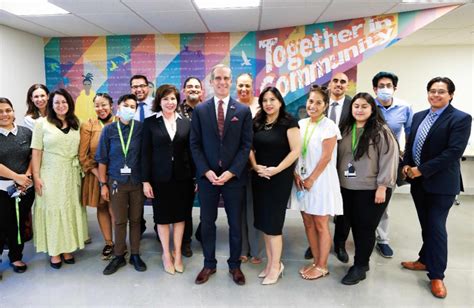 Mayor Eric Garcetti Welcomes Residents of The Nest on Florence – Los ...