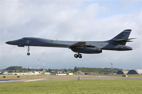 File:Rockwell b-1b lancer af86-103 landing arp.jpg - Wikimedia Commons