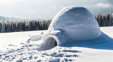 Building a Snow Igloo from Kemi - Lapland Welcome in Finland