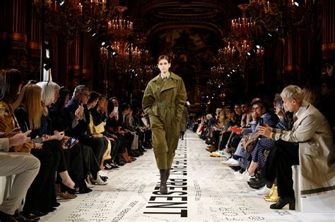 Cek Jadwal Paris Fashion Week 2023 dan Pekan Mode Lainnya