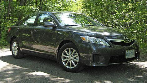 2010 Toyota Camry Hybrid Review Editor's Review | Car Reviews | Auto123