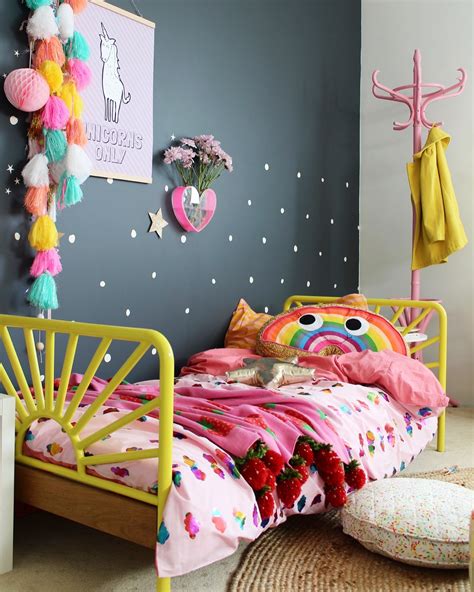 Decorar con arcoíris el dormitorio infantil