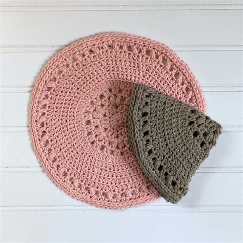 Vintage Inspired Round Crochet Washcloth Pattern - Simply Hooked by Janet