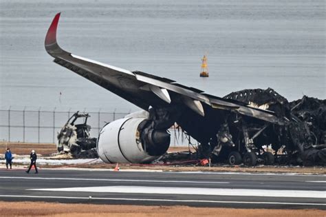 A collision, a jet on fire and a 'miracle' evacuation in Tokyo - The Japan Times