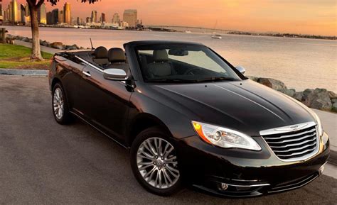 Chrysler 200 Convertible Photos and Specs. Photo: Chrysler 200 ...