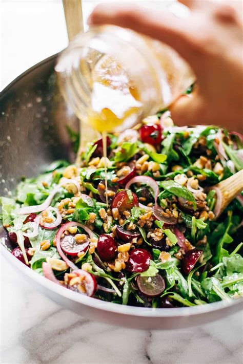 Arugula Salad with Grapes and Black Pepper Vinaigrette Recipe - Pinch of Yum