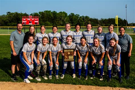 Husky softball making history in first-ever state tournament | Dakota Dunes North Sioux City ...