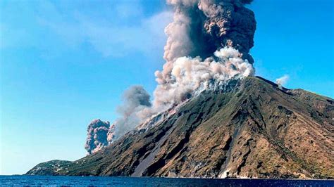 Volcano off the coast of Italy erupts, killing 1 and injuring 2 - ABC7 Chicago