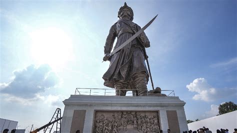 Kempegowda - Prime Minister Narendra Modi unveils 108-feet bronze statue of Bengaluru founder ...