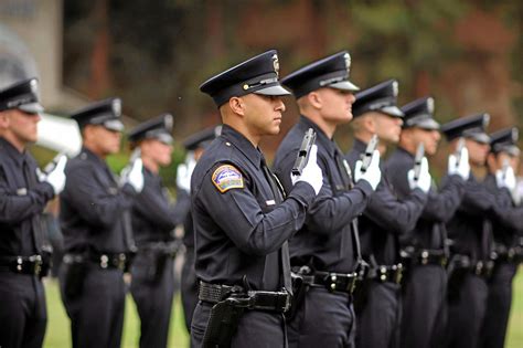 LAPD seeks to bolster the ranks as applicant numbers slide – Daily News