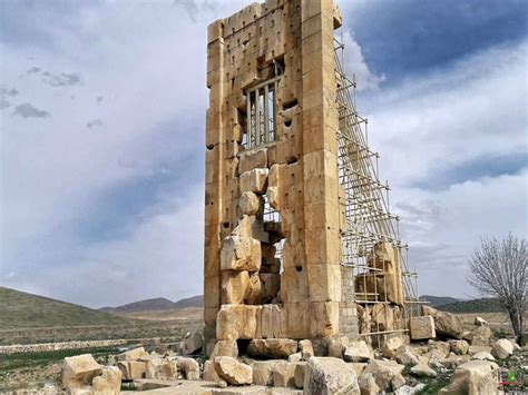 Tomb of Cambyses II Photo Gallery - Iran Travel and Tourism