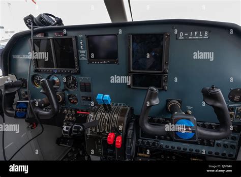 Aircraft cockpit a Britten-Norman BN-2 Islander Stock Photo - Alamy