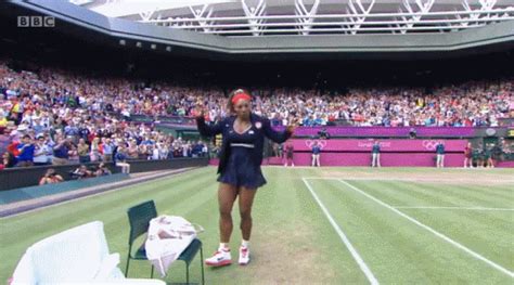 Serena Williams Does the ‘Crip Walk’ Before Tennis Match | Gifrific