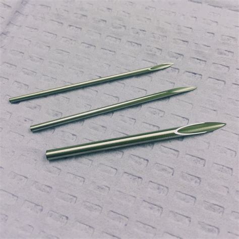 Ear Piercing Techniques That You Should Know About: Needle vs Gun ...