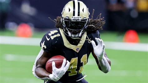 Saints' Alvin Kamara suffered rib injury vs. Falcons, expected to be OK ...