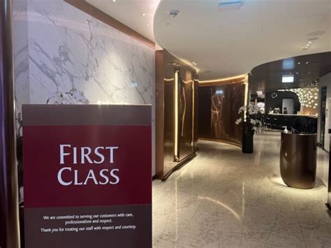 Review: Singapore Airlines First Class Lounge (SIN) - Live and Let's Fly