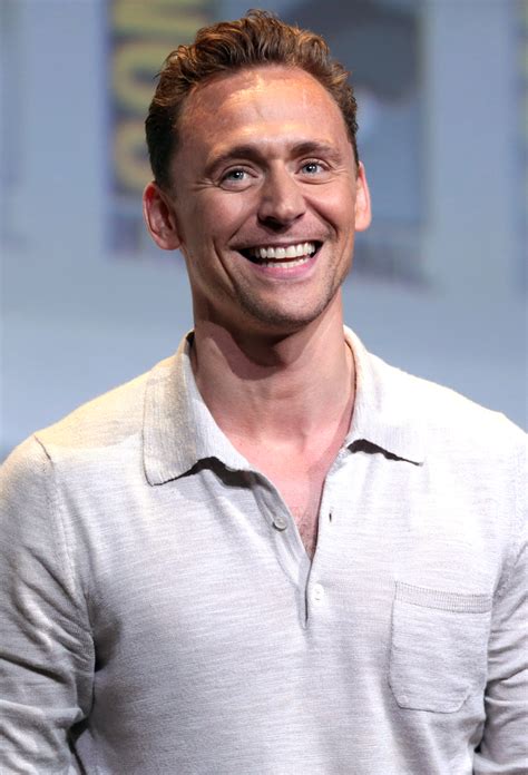 File:Tom Hiddleston by Gage Skidmore 3.jpg - Wikimedia Commons