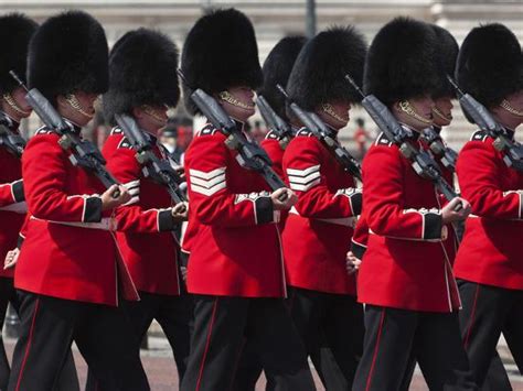 'Scots Guards Marching Past Buckingham Palace, Rehearsal for Trooping ...