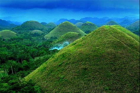 Chocolate Hills in Bohol is World’s Famous Land Formation | Attracttour