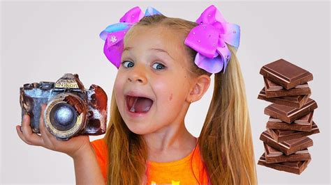 Diana and Roma play chocolate challenge with dad - YouTube