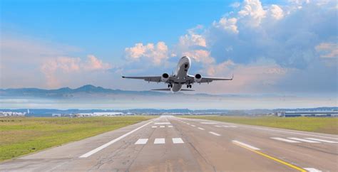 150,726 Airplane Taking Off Images, Stock Photos, 3D objects, & Vectors | Shutterstock