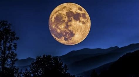 THE SUPER BLUE MOON on August 30: The biggest and brightest fullmoon of ...