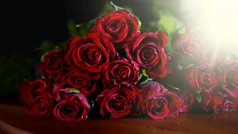 Send Roses for Valentine’s Day – Overseas Flower Delivery