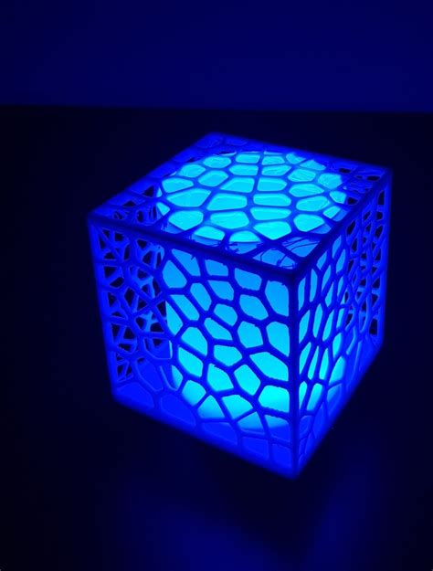 Voronoi Cube Lamp par HenkB | Téléchargez gratuitement un modèle STL | Printables.com
