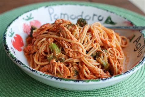 Creamy Crock Pot Chicken Spaghetti with Broccoli