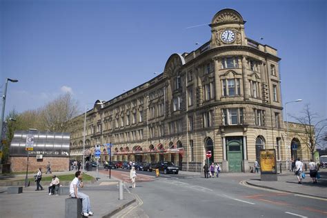 File:Manchester Victoria station.jpg - Wikipedia