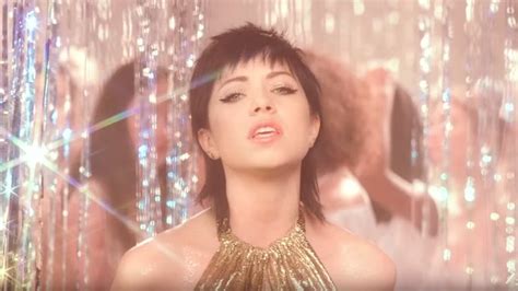 Videoclip:Carly Rae Jepsen - Boy Problems