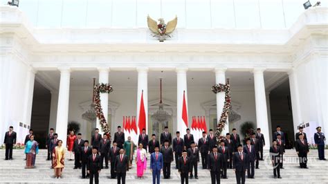 DAFTAR 38 Menteri Kabinet Indonesia Maju, Ini Menteri Disambut Hangat ...