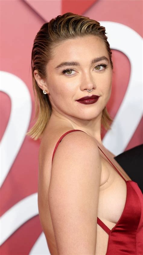 Florence Pugh's look for The Fashion Awards 2022 | Famous celebrities ...