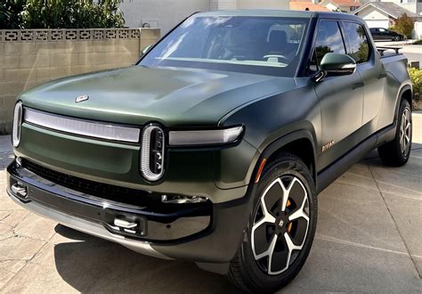 Forest Green stealth PPF in sunlight : r/Rivian