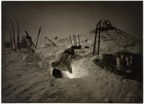 Antarctic Expeditions: 33 Breathtaking Early 20th Century Images