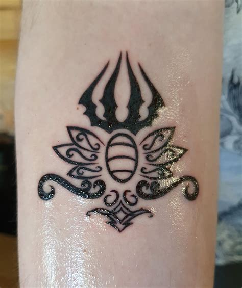 Got a Hollow Knight tattoo yesterday, really happy with the result! : r/HollowKnight